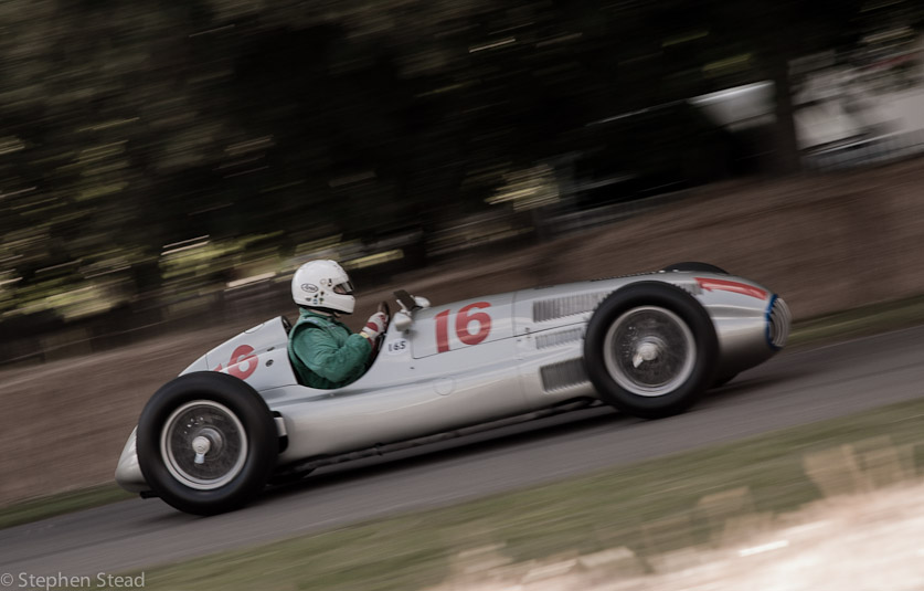 NIKON D200 - 18.0-70.0 mm f/3.5-4.5