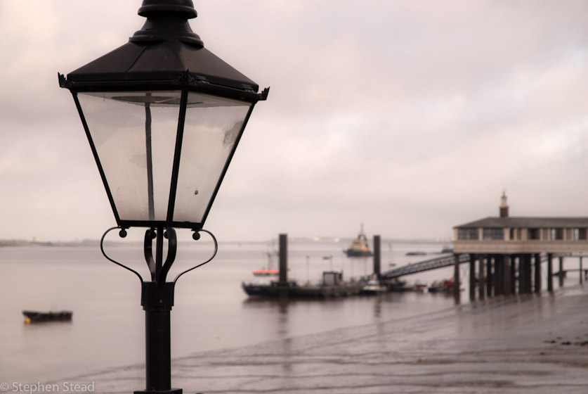 NIKON D200 - 18.0-70.0 mm f/3.5-4.5