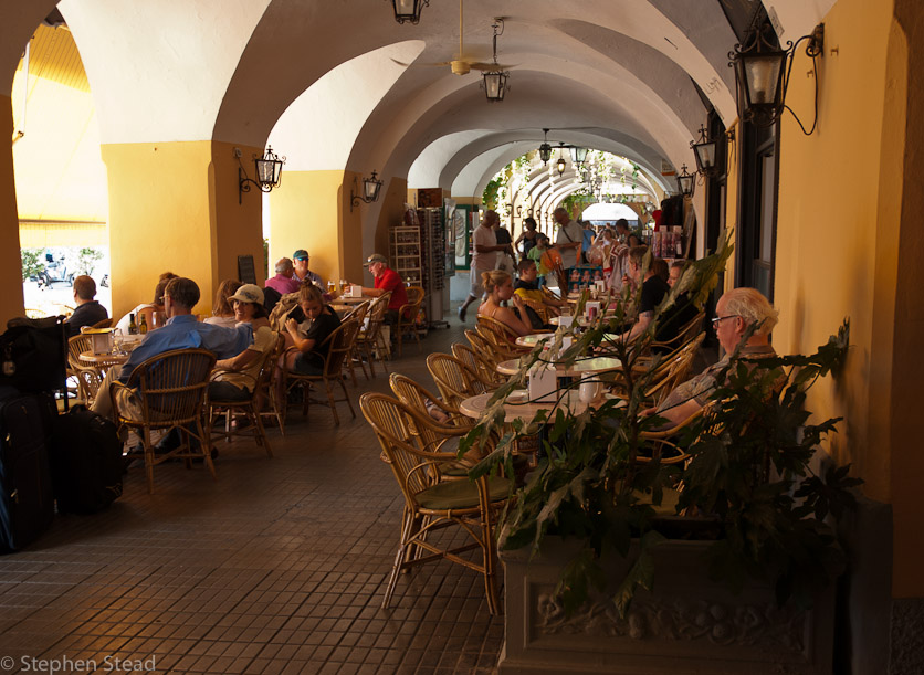 NIKON D200 - 18.0-70.0 mm f/3.5-4.5