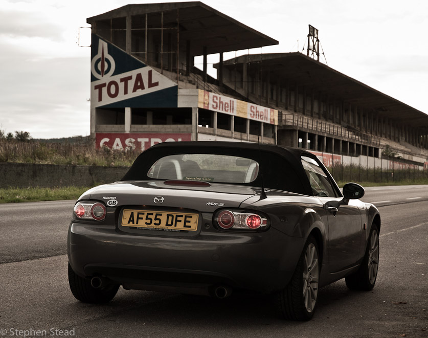 NIKON D200 - 18.0-70.0 mm f/3.5-4.5