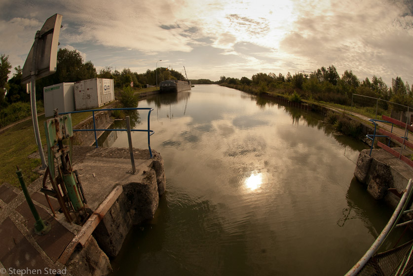 NIKON D200 - 10.5 mm f/2.8