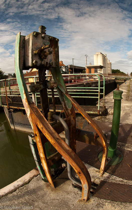 NIKON D200 - 10.5 mm f/2.8