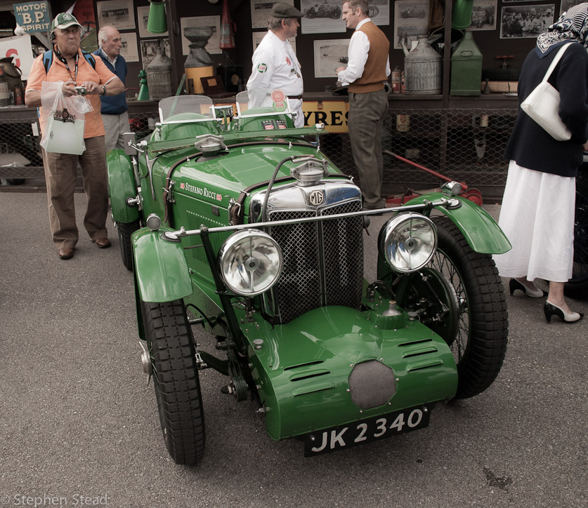 NIKON D200 - 18.0-70.0 mm f/3.5-4.5