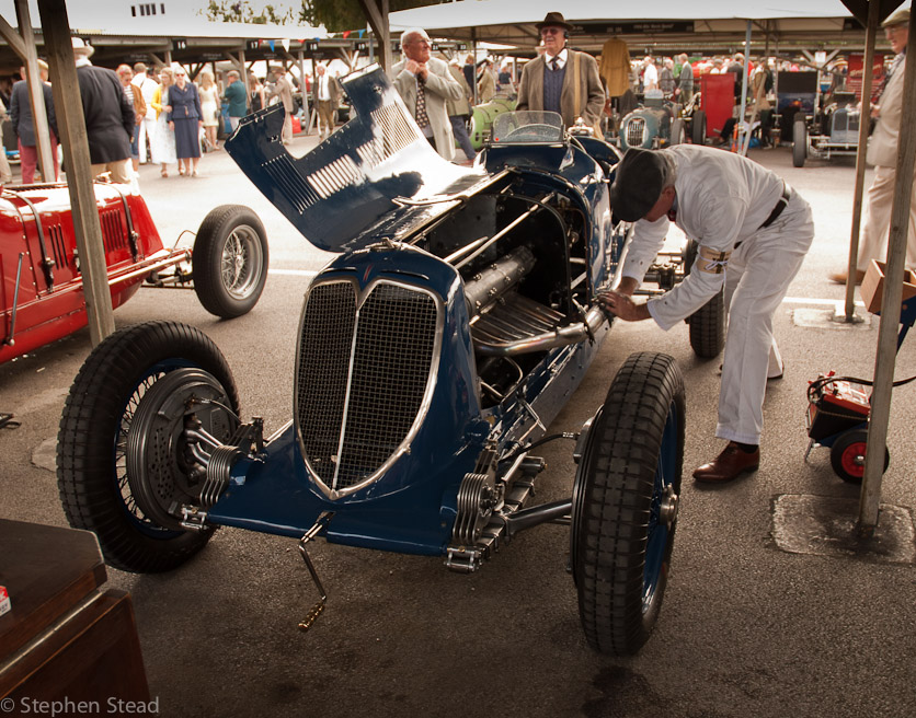 NIKON D200 - 18.0-70.0 mm f/3.5-4.5