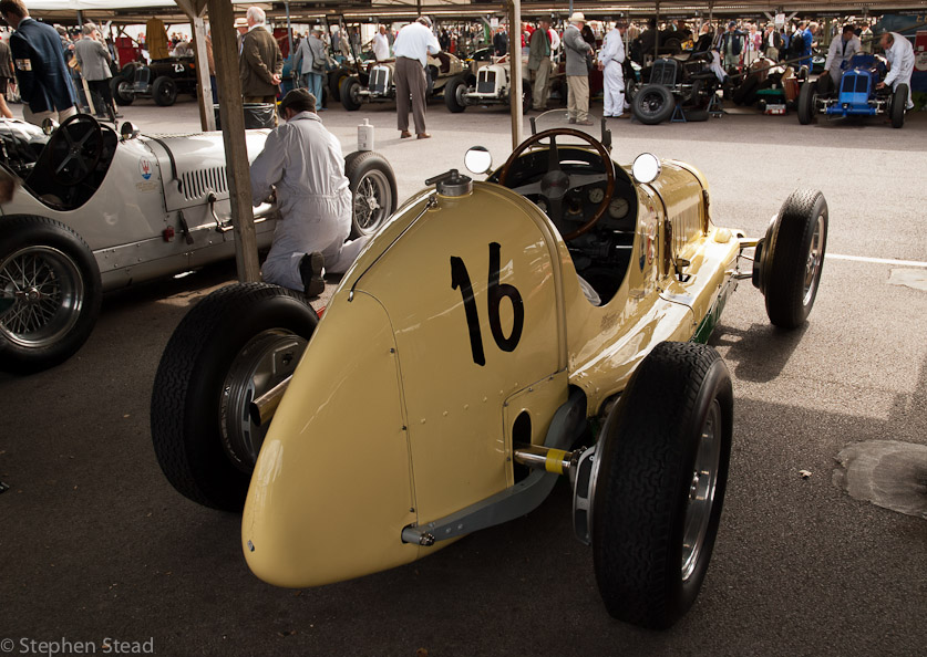 NIKON D200 - 18.0-70.0 mm f/3.5-4.5