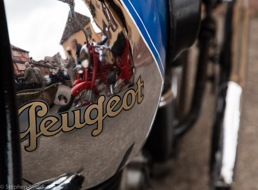 NIKON D200 - 18.0-70.0 mm f/3.5-4.5