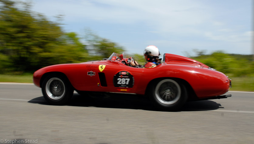 NIKON D200 - 18.0-70.0 mm f/3.5-4.5