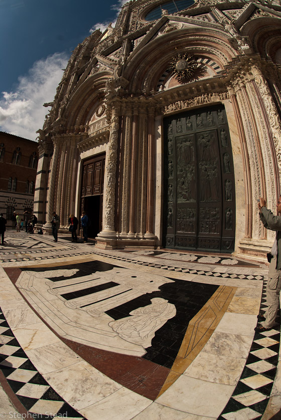 NIKON D200 - 10.5 mm f/2.8