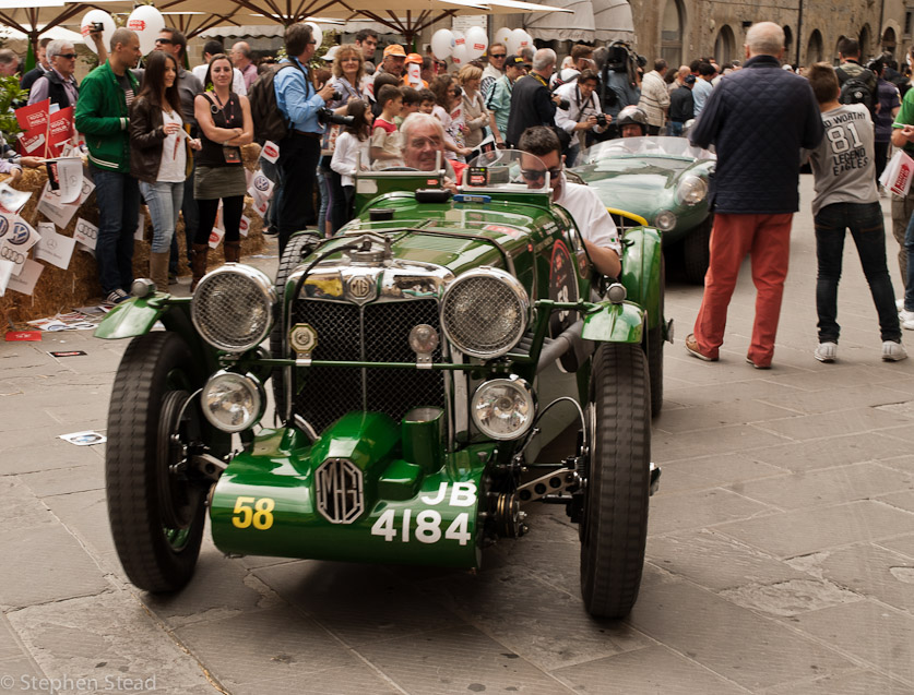 NIKON D200 - 18.0-70.0 mm f/3.5-4.5